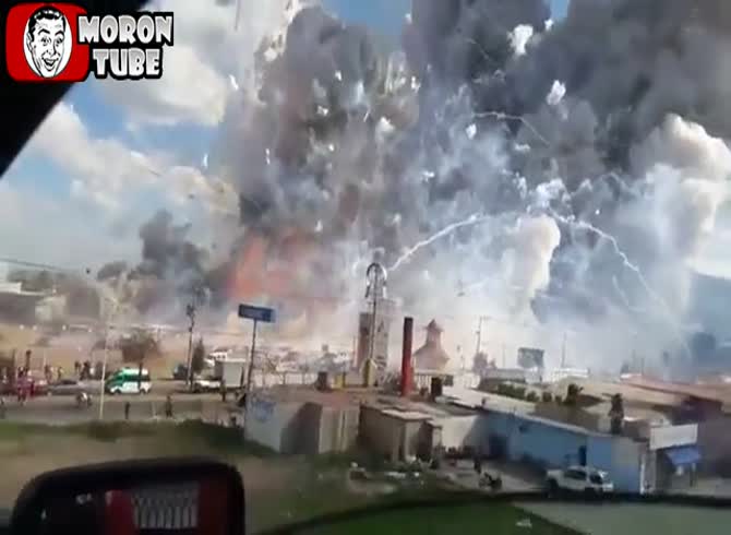 Video :In Mexico, a massive explosion at a fireworks market results in catastrophe